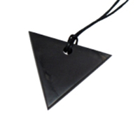 Shungit colgante triángular