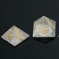 Pirámide cuarzo con símbolos del reiki
