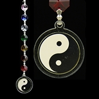 Yin y yang feng shui facetado con chakras